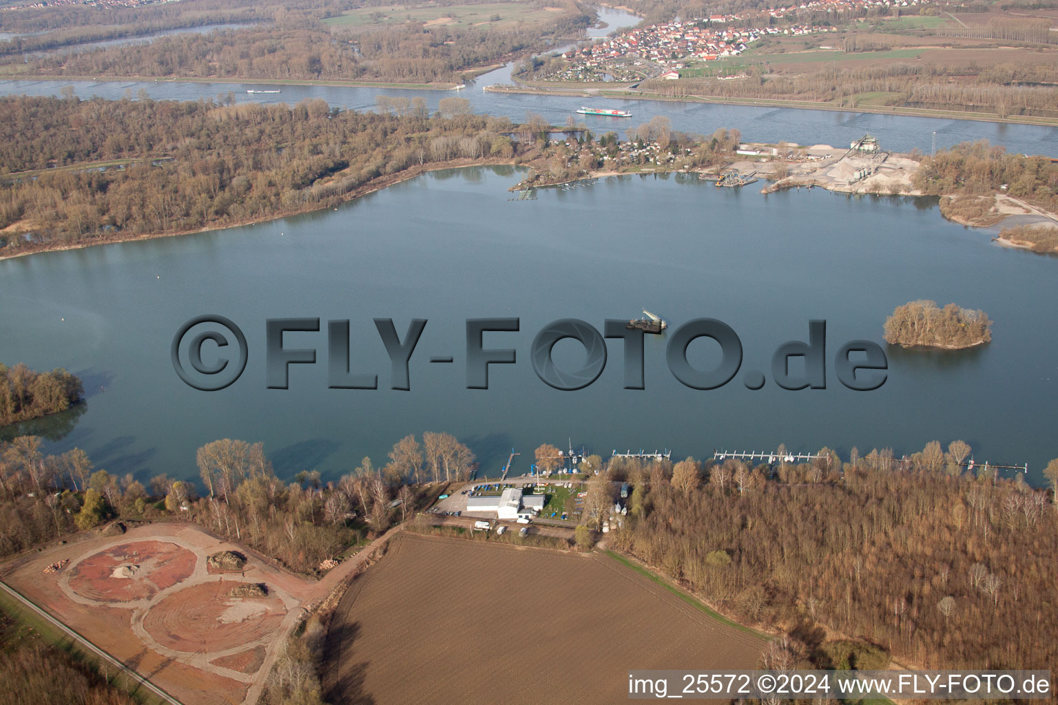 Vue aérienne de Île maritime sur le Canal d'Or à Elchesheim-Illingen à Illingen dans le département Bade-Wurtemberg, Allemagne