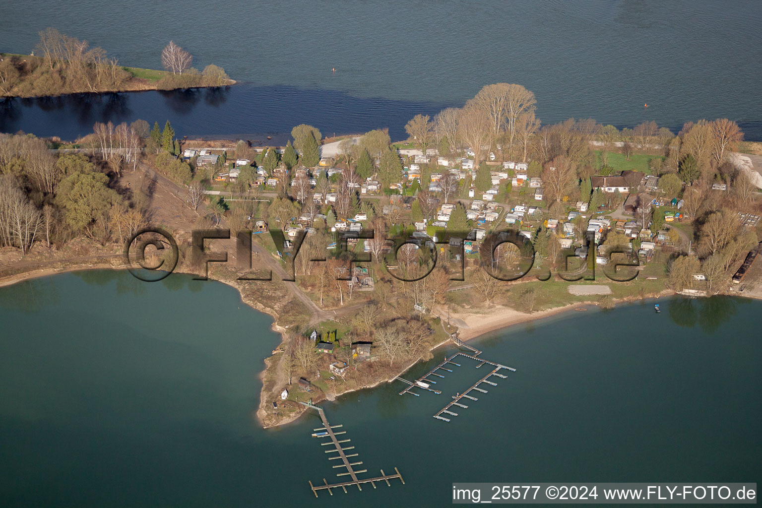 Vue aérienne de Île maritime sur le Gold Channel à Steinmauern dans le département Bade-Wurtemberg, Allemagne