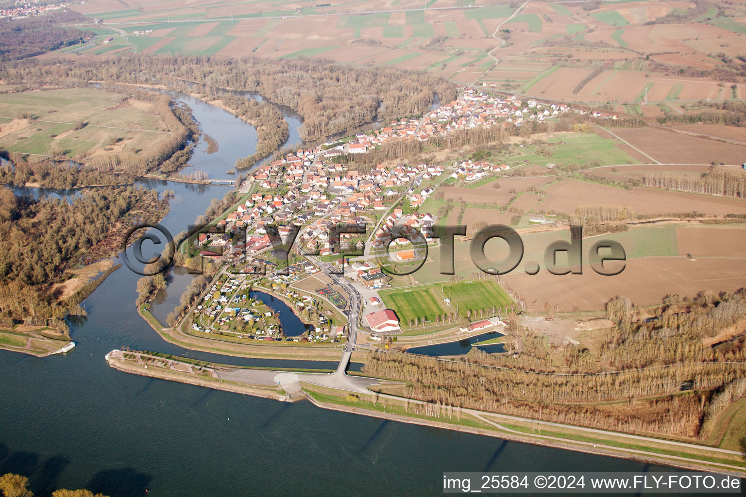 Vue aérienne de Munchhausen dans le département Bas Rhin, France