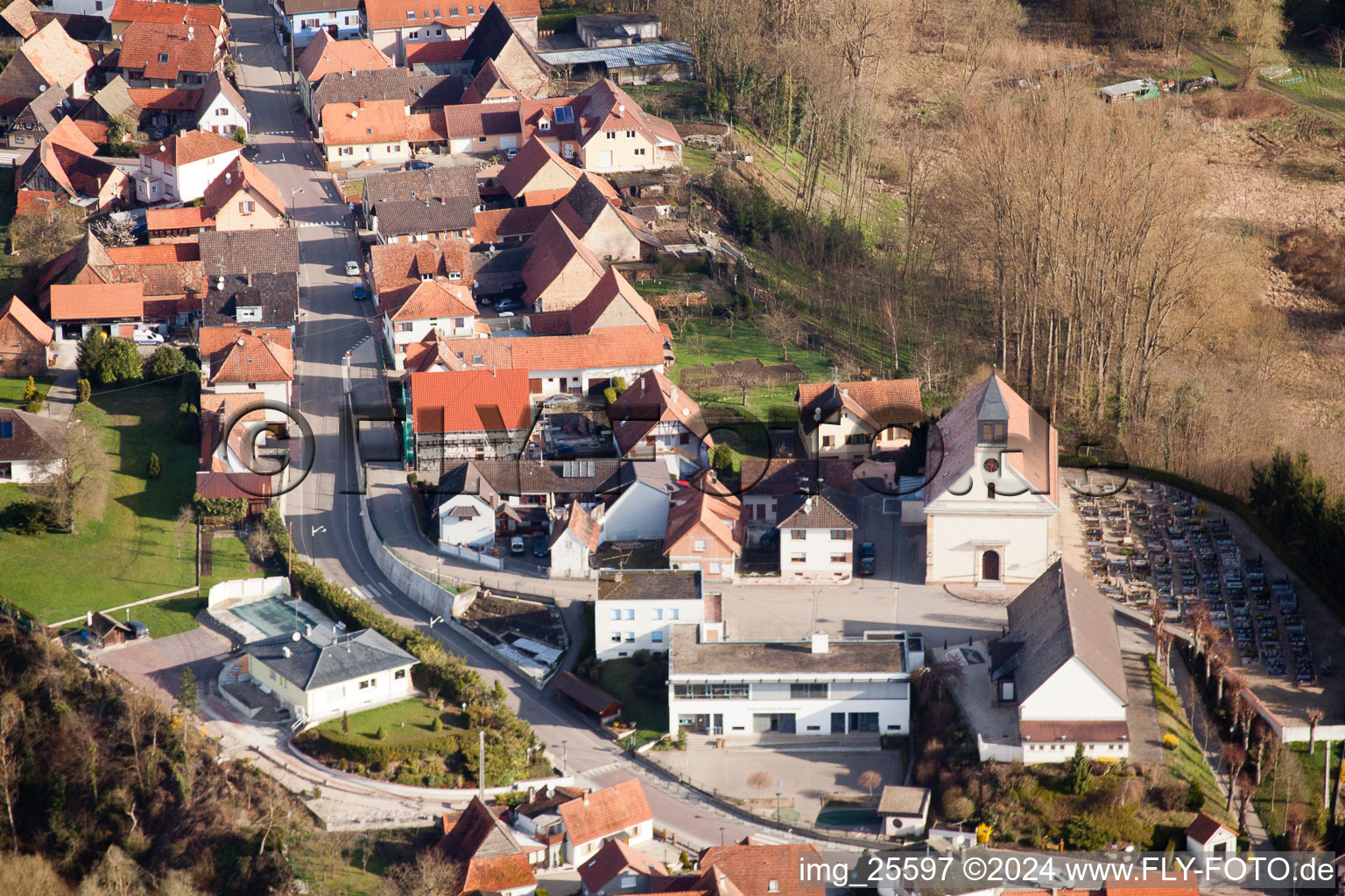 Munchhausen dans le département Bas Rhin, France vu d'un drone