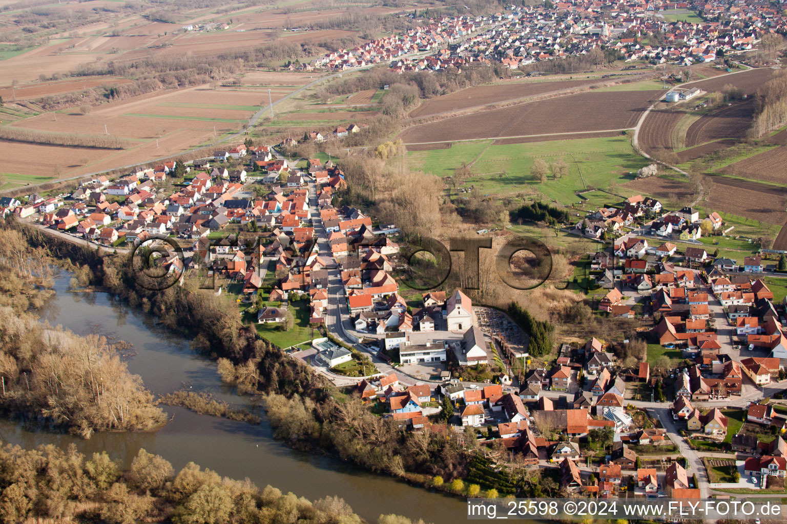 Vue aérienne de Munchhausen dans le département Bas Rhin, France