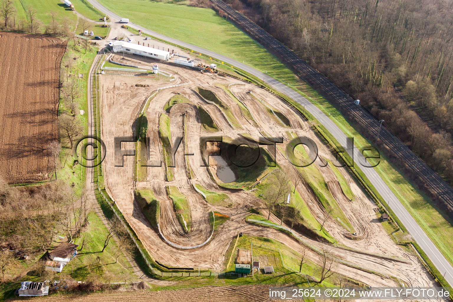 Vue aérienne de Piste de cross-country du circuit moto Moto club de Mothern à Mothern dans le département Bas Rhin, France