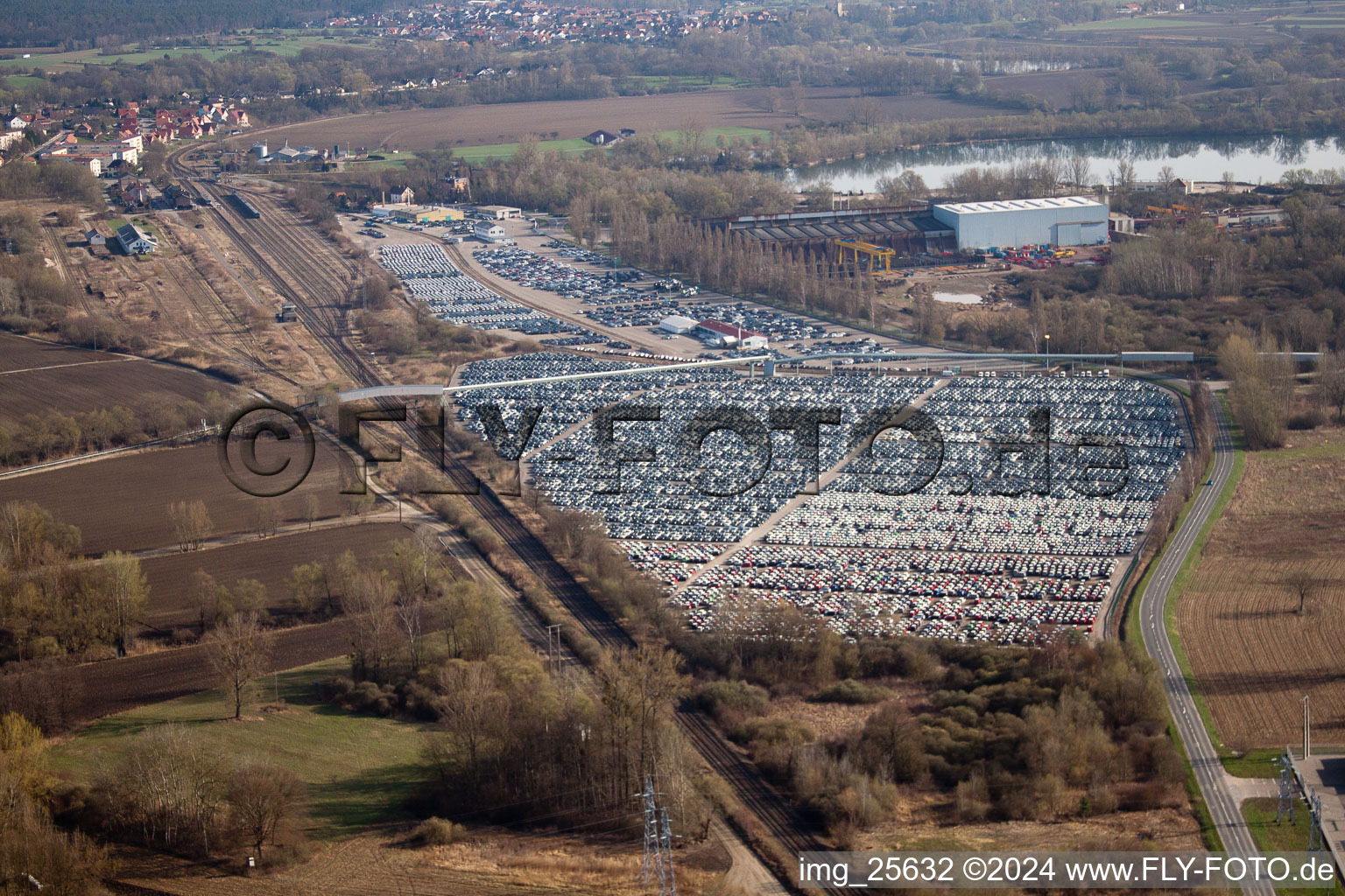 Vue aérienne de Port à Lauterbourg dans le département Bas Rhin, France