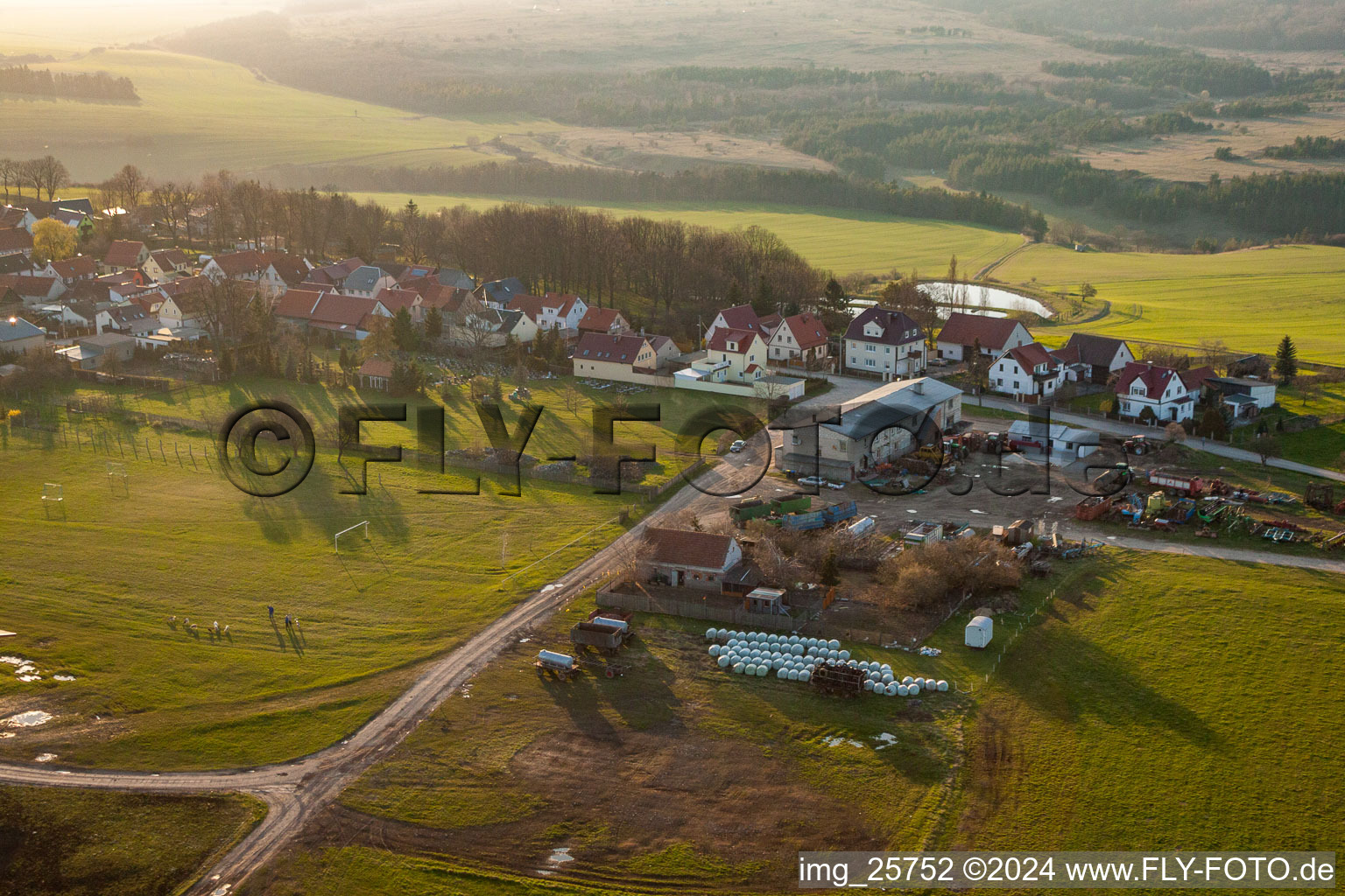 Vue aérienne de Vol cross-country vers le Wachsenburg à Gossel dans le département Thuringe, Allemagne