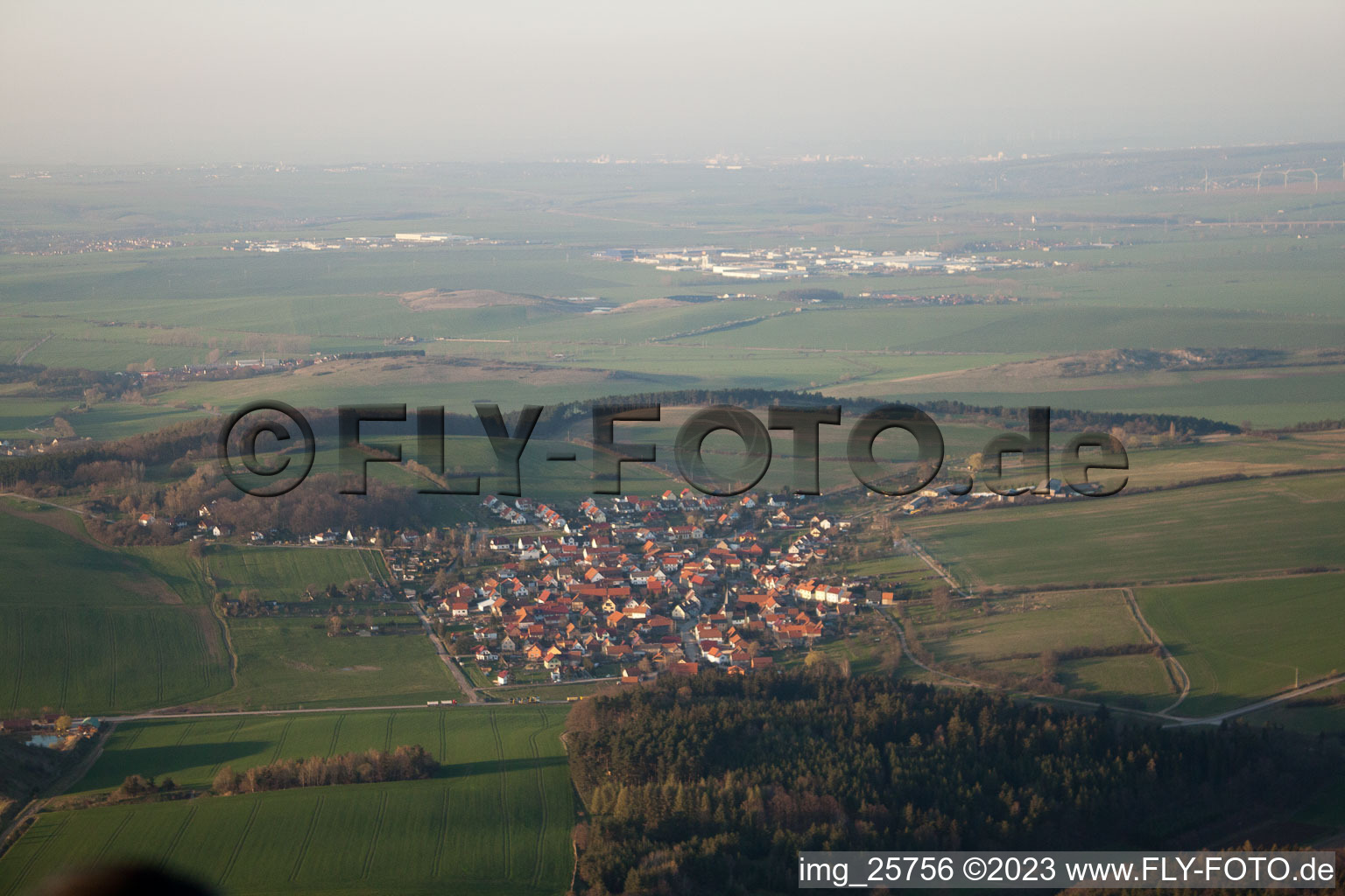 Vue aérienne de Vol cross-country vers le Wachsenburg à Bittstädt dans le département Thuringe, Allemagne