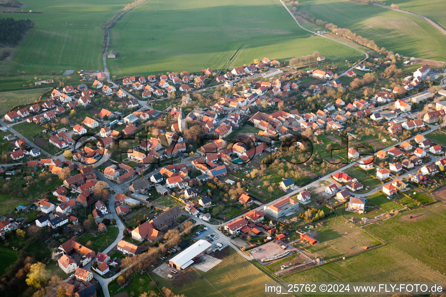 Vue aérienne de Quartier Holzhausen in Amt Wachsenburg dans le département Thuringe, Allemagne