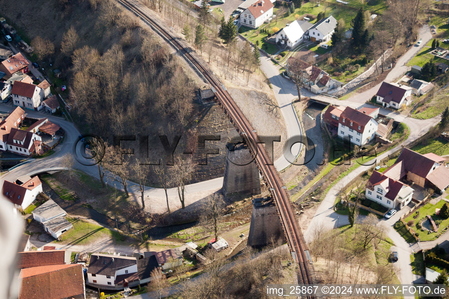 Photographie aérienne de Structure de pont ferroviaire pour le tracé des voies ferrées à Angelroda dans le département Thuringe, Allemagne
