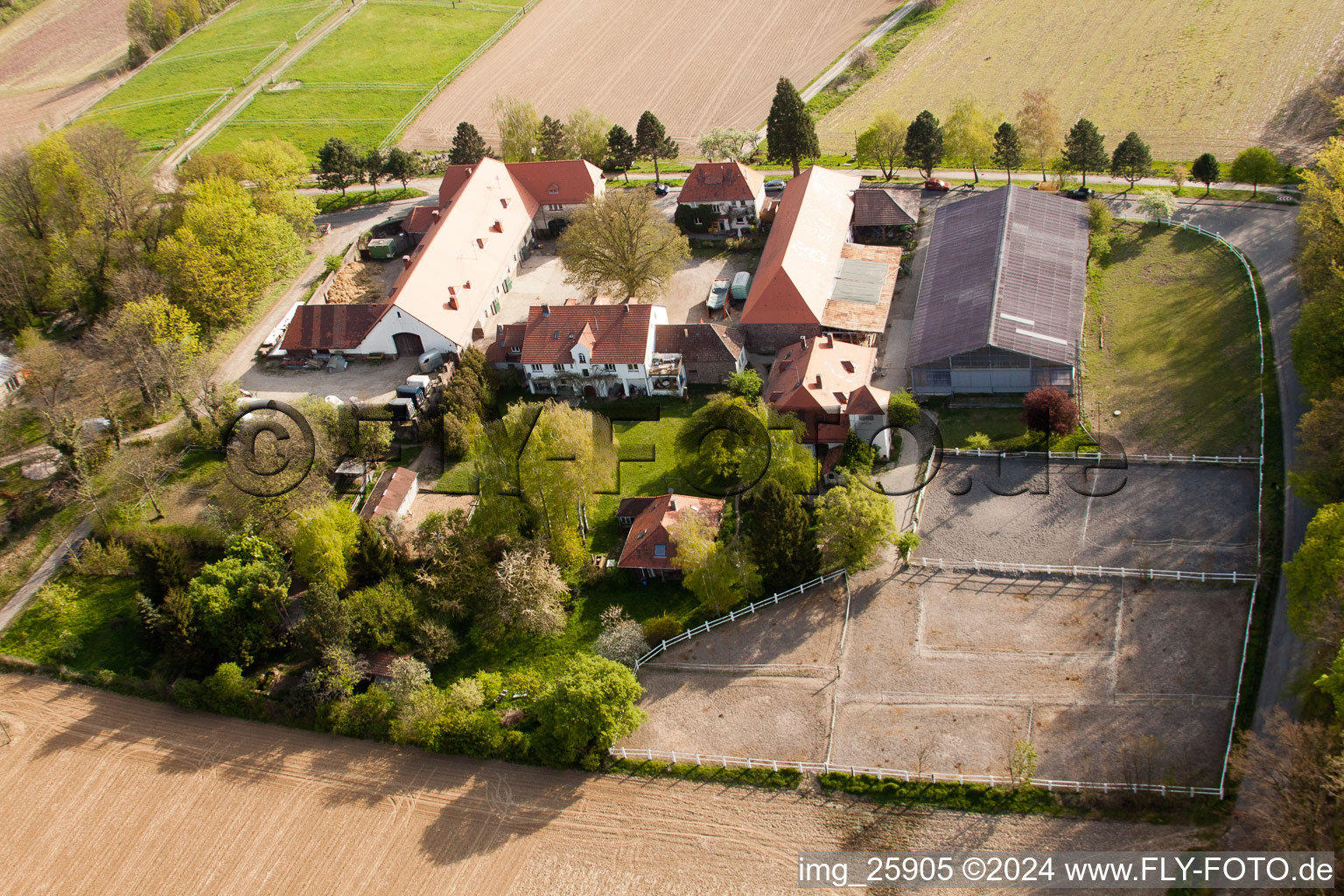 Rittnerthof à le quartier Durlach in Karlsruhe dans le département Bade-Wurtemberg, Allemagne depuis l'avion