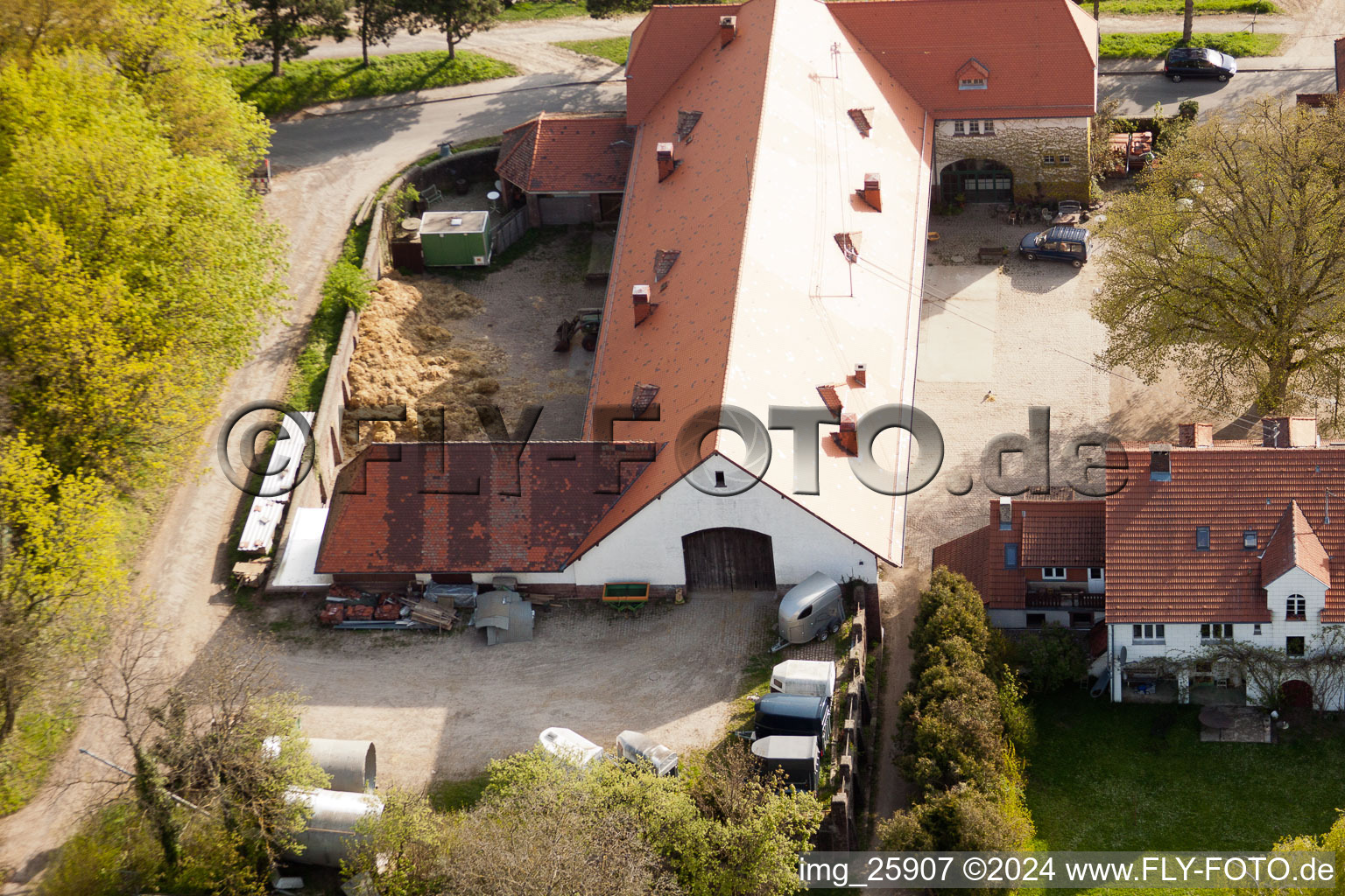 Rittnerthof à le quartier Durlach in Karlsruhe dans le département Bade-Wurtemberg, Allemagne vue du ciel