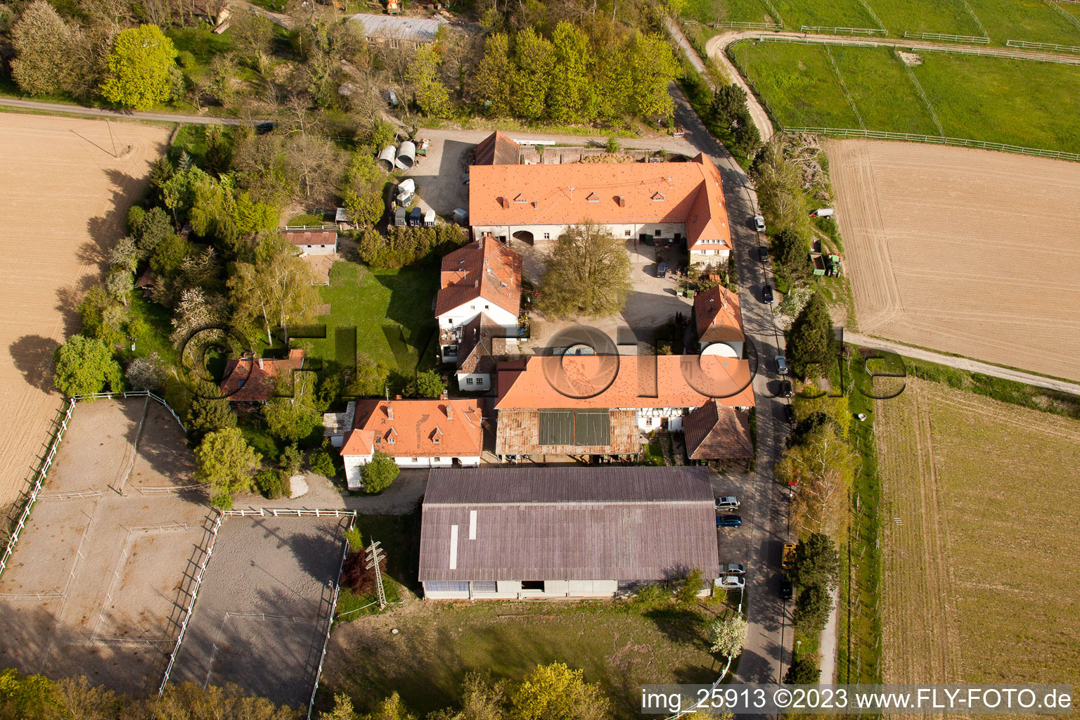Rittnerthof à le quartier Durlach in Karlsruhe dans le département Bade-Wurtemberg, Allemagne d'un drone