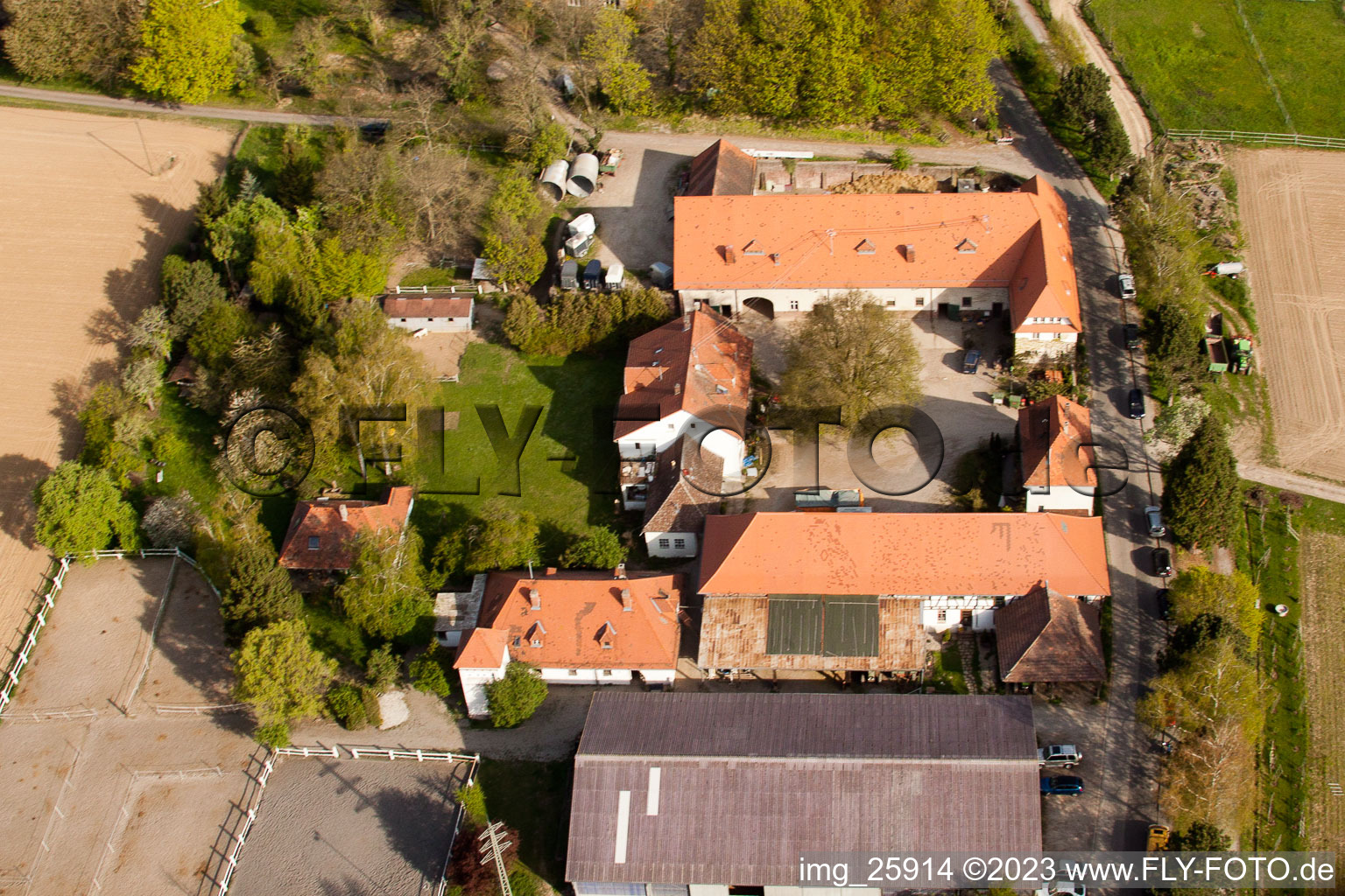 Rittnerthof à le quartier Durlach in Karlsruhe dans le département Bade-Wurtemberg, Allemagne vu d'un drone