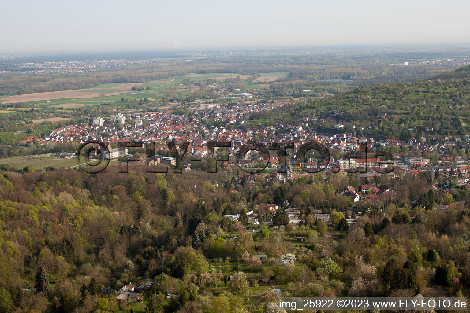 Photographie aérienne de Du sud à le quartier Grötzingen in Karlsruhe dans le département Bade-Wurtemberg, Allemagne