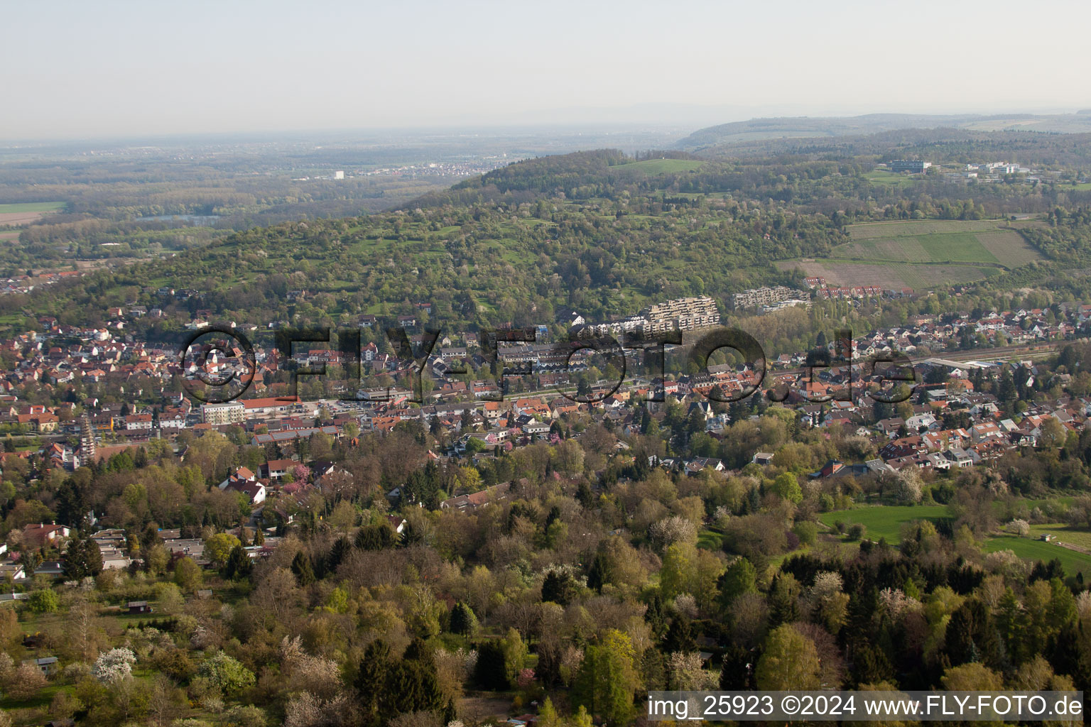 Vue oblique de Du sud à le quartier Grötzingen in Karlsruhe dans le département Bade-Wurtemberg, Allemagne