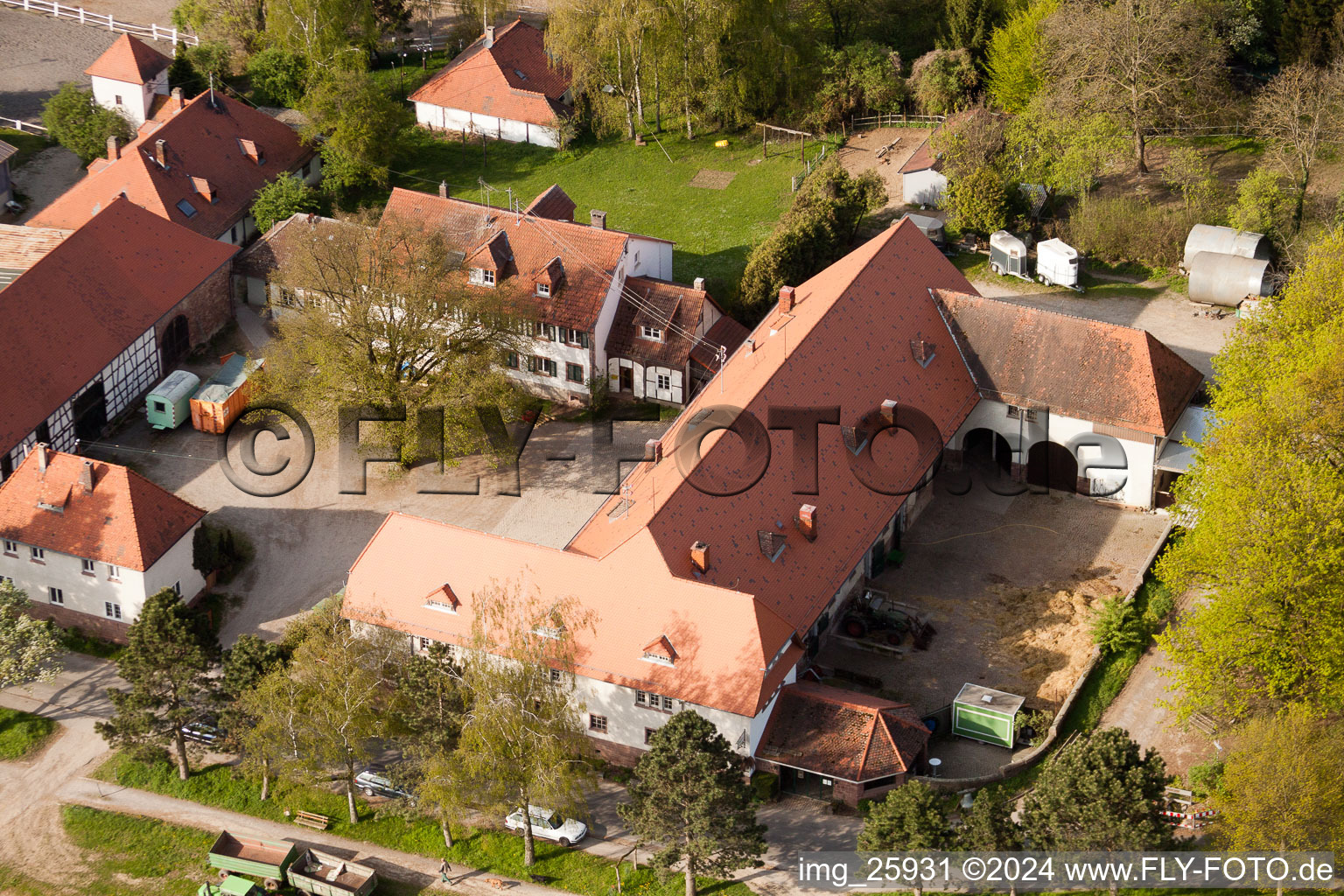 Rittnerthof à le quartier Durlach in Karlsruhe dans le département Bade-Wurtemberg, Allemagne depuis l'avion