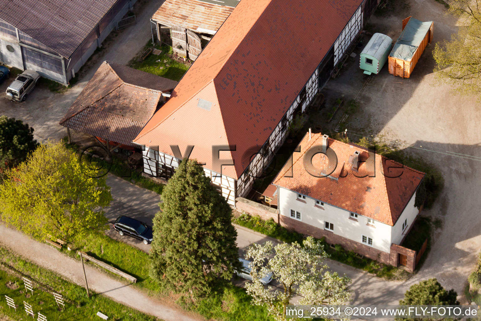 Enregistrement par drone de Rittnerthof à le quartier Durlach in Karlsruhe dans le département Bade-Wurtemberg, Allemagne