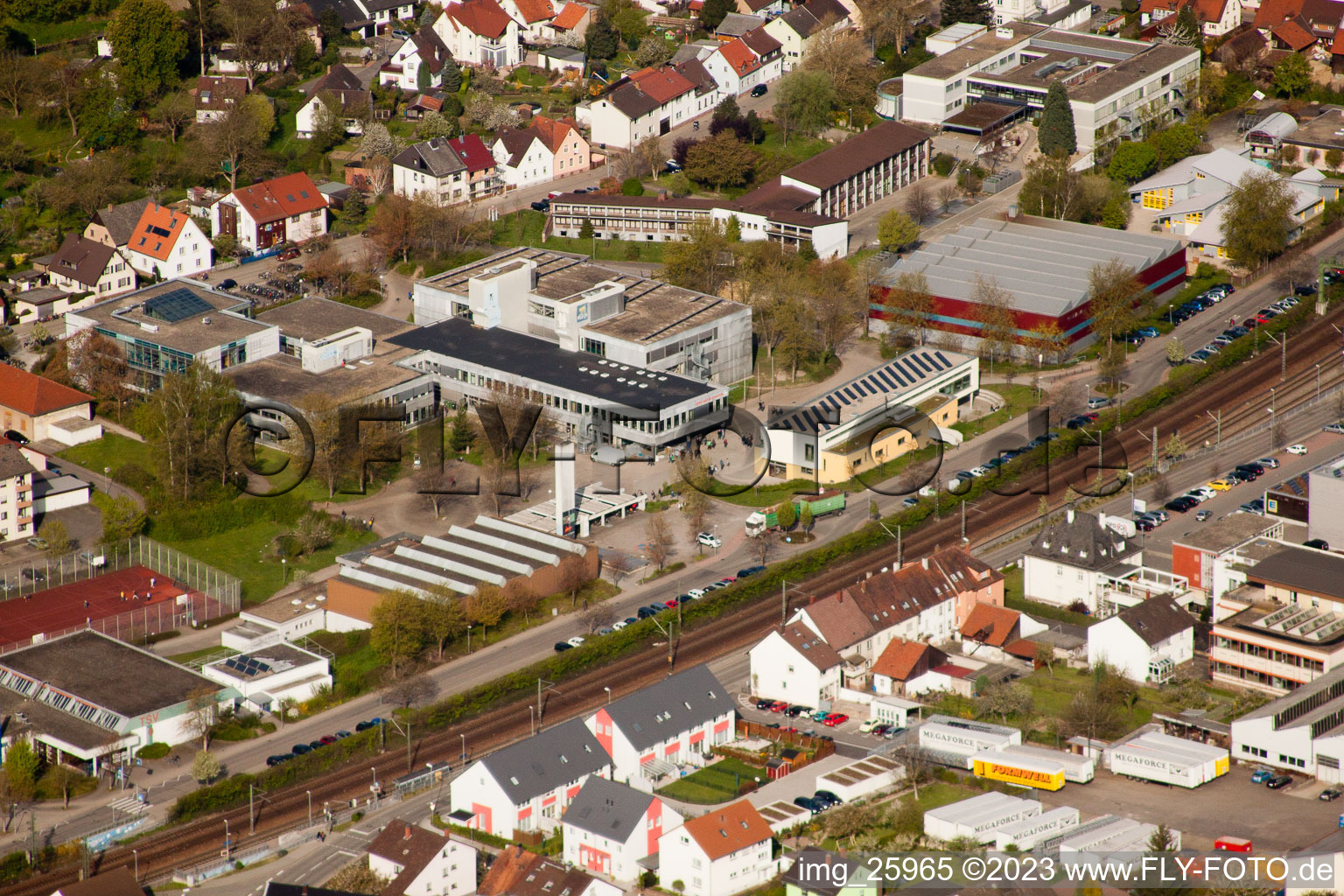Ludwig-Marum-Gymnasium Pfinztal à le quartier Berghausen in Pfinztal dans le département Bade-Wurtemberg, Allemagne d'en haut