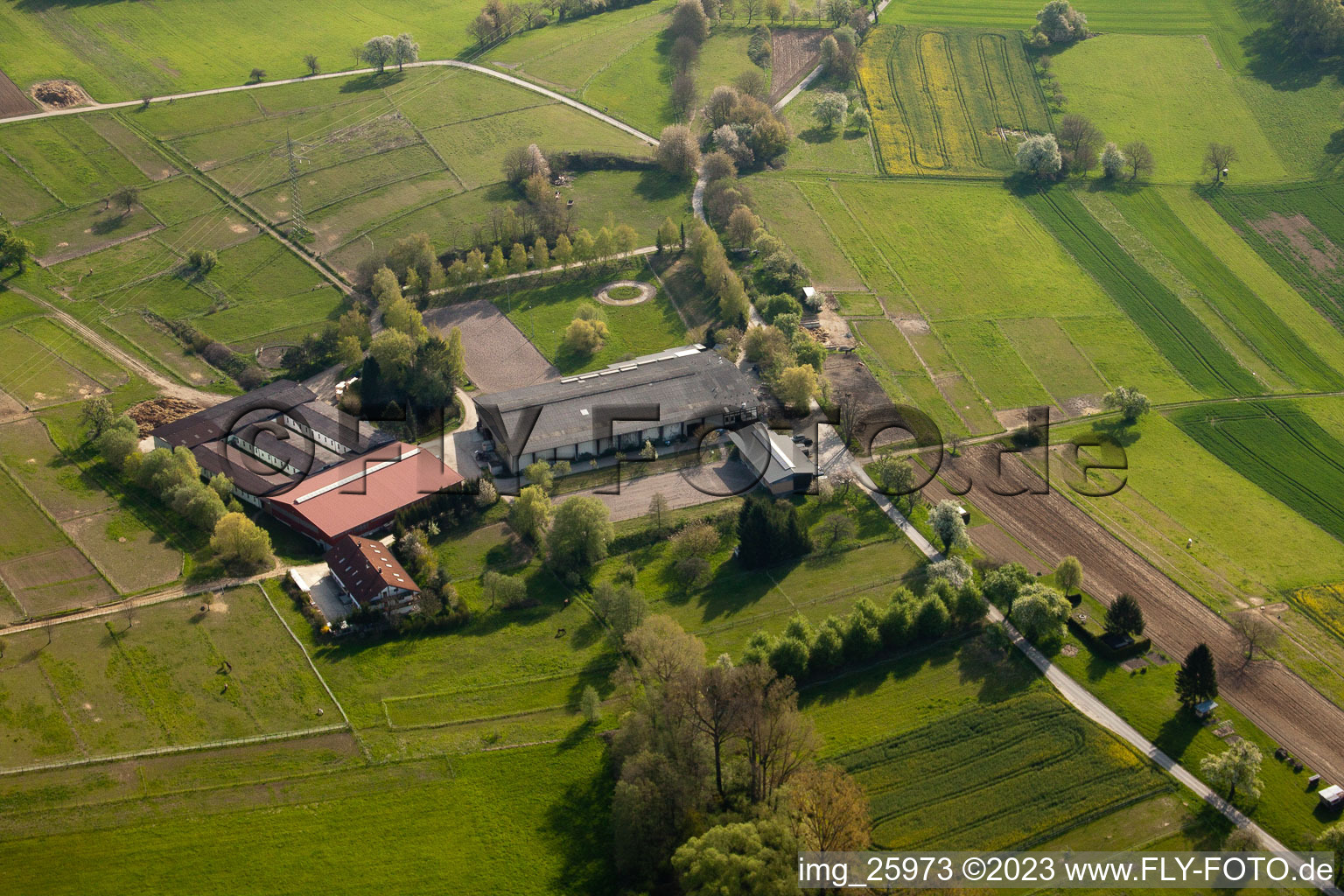 Vue aérienne de AG Protection des Animaux Chevaux & Co à le quartier Wöschbach in Pfinztal dans le département Bade-Wurtemberg, Allemagne