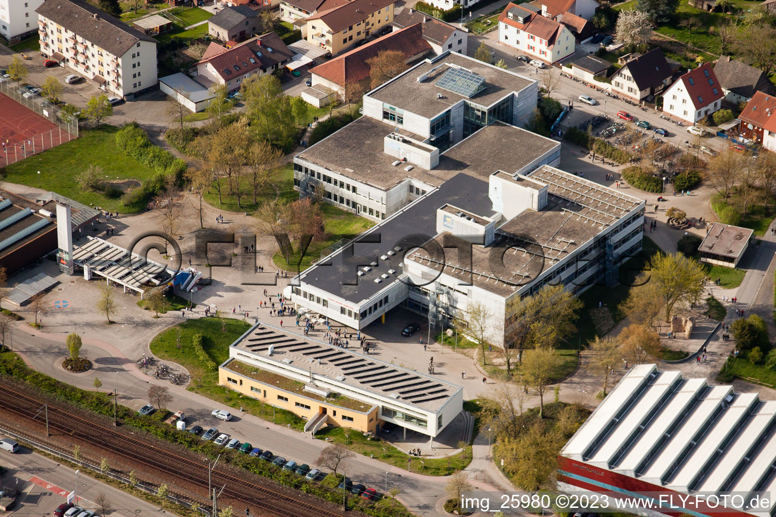 Ludwig-Marum-Gymnasium Pfinztal à le quartier Berghausen in Pfinztal dans le département Bade-Wurtemberg, Allemagne depuis l'avion