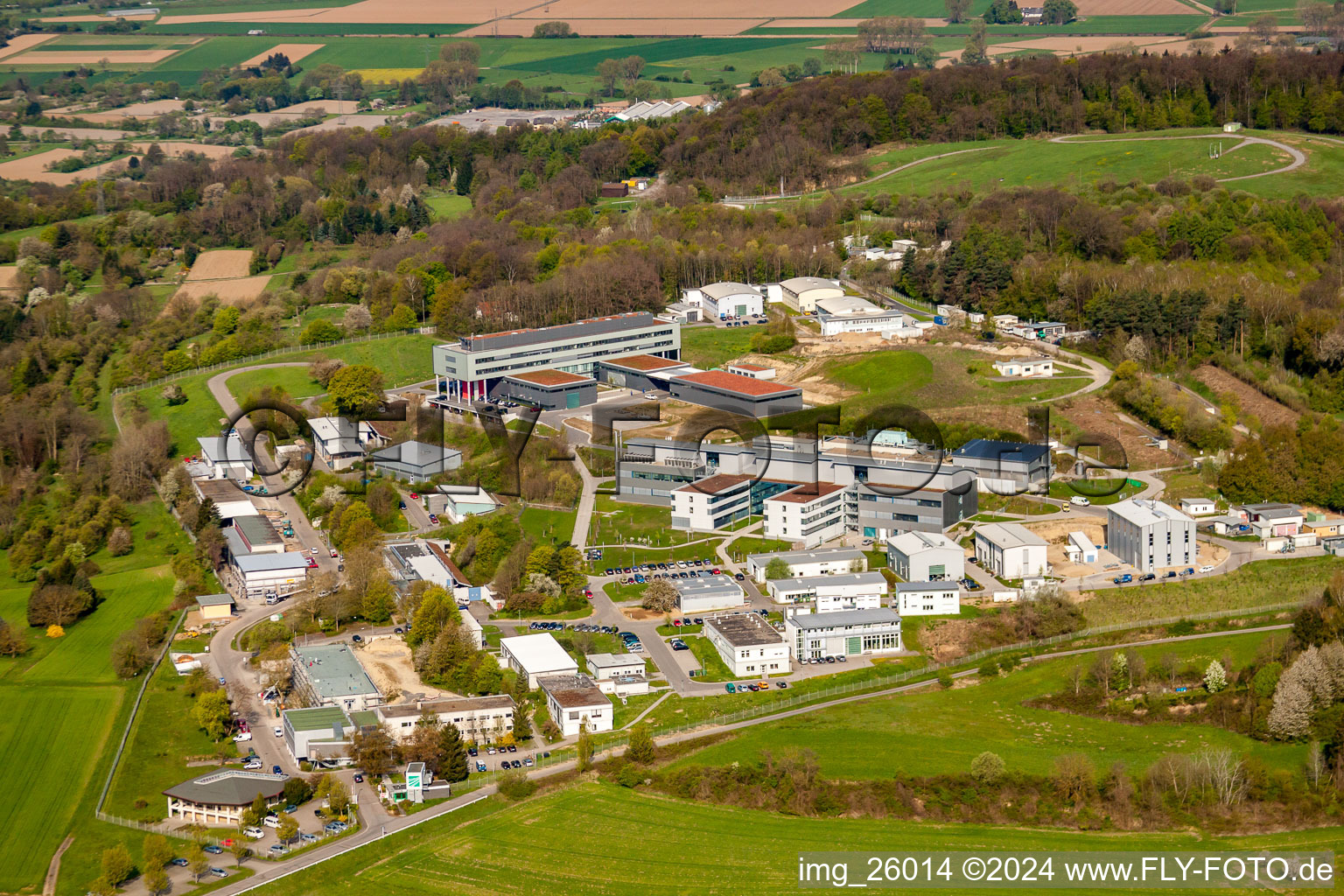 Vue aérienne de Institut Fraunhofer de technologie chimique (TIC) à le quartier Berghausen in Pfinztal dans le département Bade-Wurtemberg, Allemagne