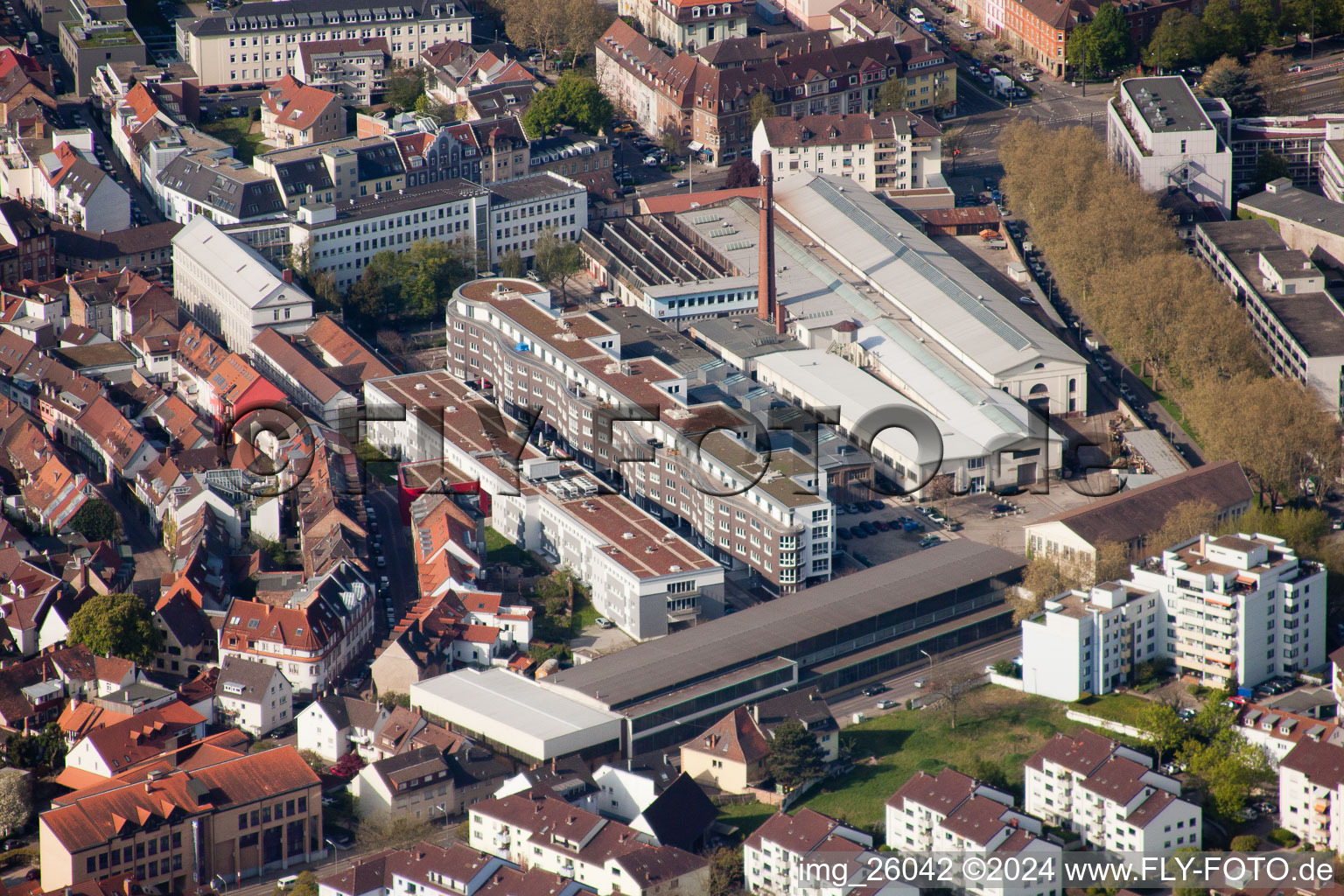 Vue aérienne de Zone d'aménagement de la zone de conversion industrielle en fonderie à le quartier Durlach in Karlsruhe dans le département Bade-Wurtemberg, Allemagne