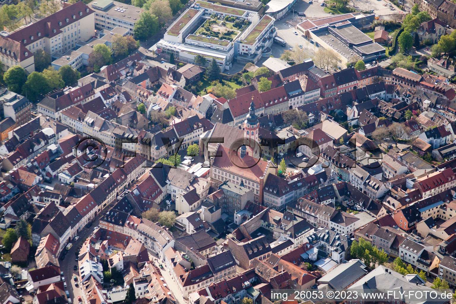 Vue aérienne de Église de la ville à le quartier Durlach in Karlsruhe dans le département Bade-Wurtemberg, Allemagne