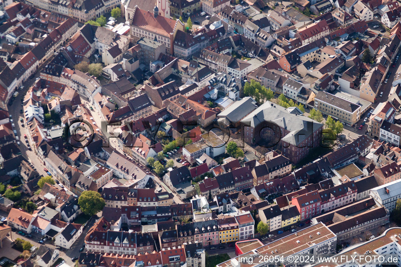 Vue oblique de Vieille ville et centre-ville à le quartier Durlach in Karlsruhe dans le département Bade-Wurtemberg, Allemagne