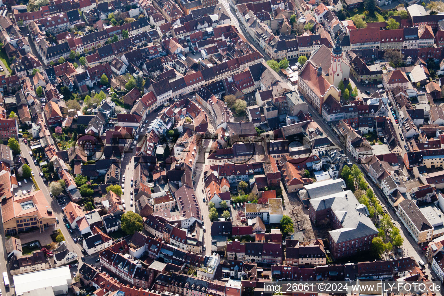 Vue aérienne de Vue sur la ville depuis le centre-ville dans le quartier Durlach à le quartier Durlach in Karlsruhe dans le département Bade-Wurtemberg, Allemagne