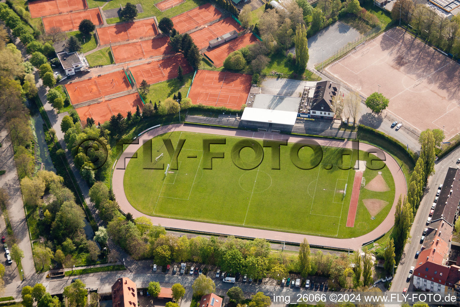 Vue aérienne de Stade du Turmberg à le quartier Durlach in Karlsruhe dans le département Bade-Wurtemberg, Allemagne