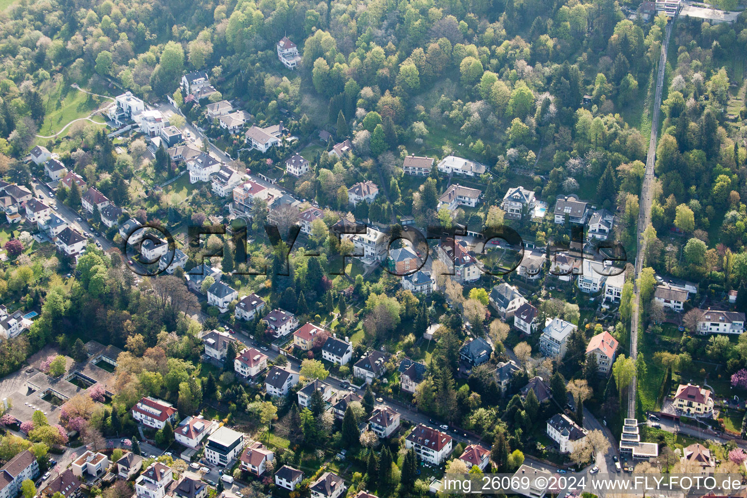 Vue aérienne de Chemin de fer de montagne du Turmberg à le quartier Durlach in Karlsruhe dans le département Bade-Wurtemberg, Allemagne