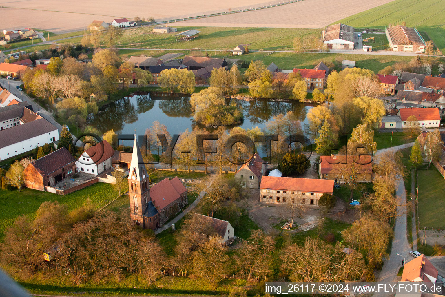 Photographie aérienne de Bâtiment de l'église à Borgisdorf à Niederer Fläming dans le département Brandebourg, Allemagne