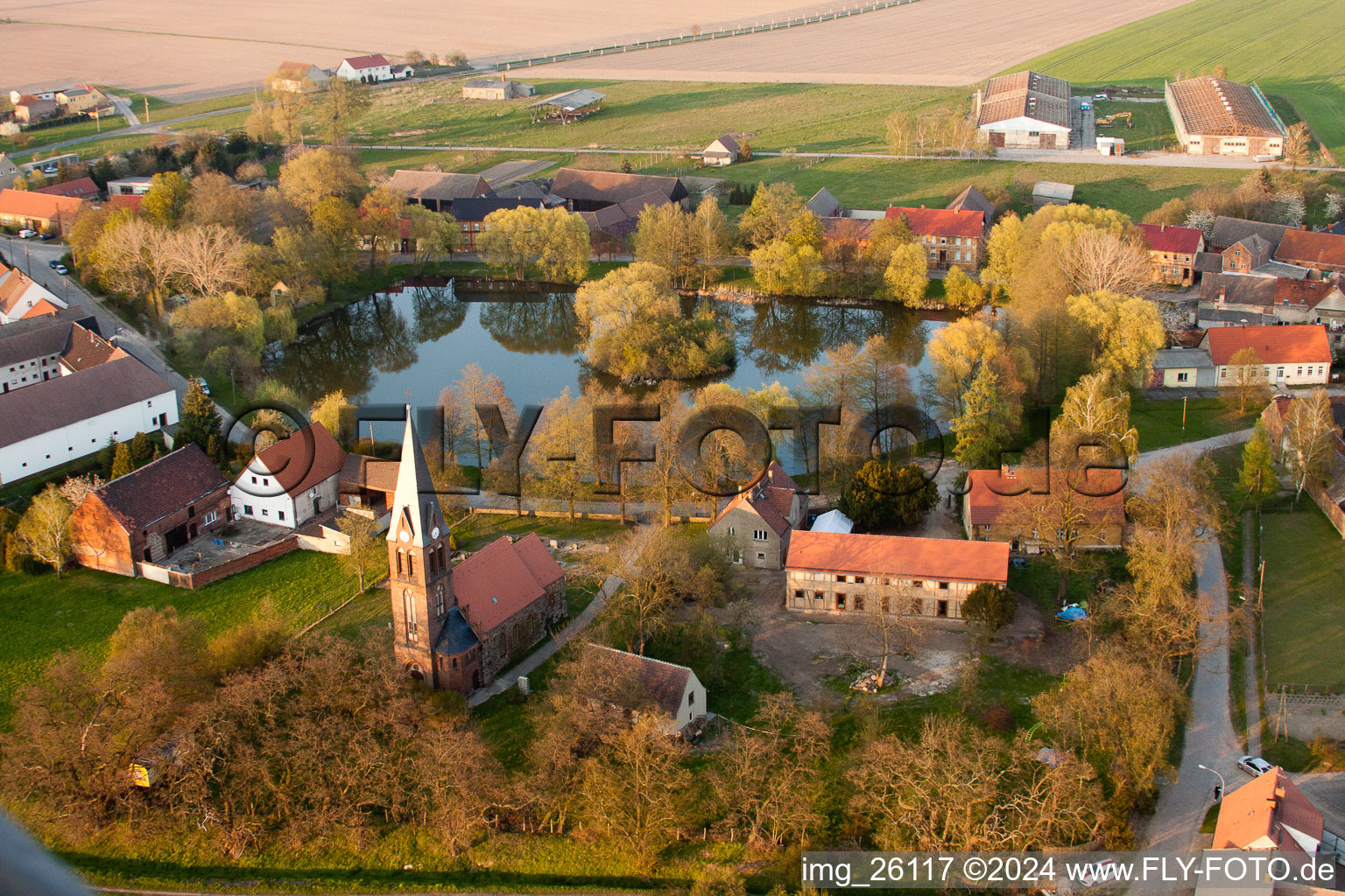 Photographie aérienne de Bâtiments religieux en Borgisdorf à le quartier Borgisdorf in Niederer Fläming dans le département Brandebourg, Allemagne