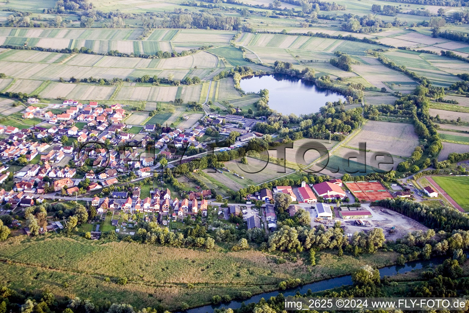 Quartier Neuburg in Neuburg am Rhein dans le département Rhénanie-Palatinat, Allemagne d'en haut