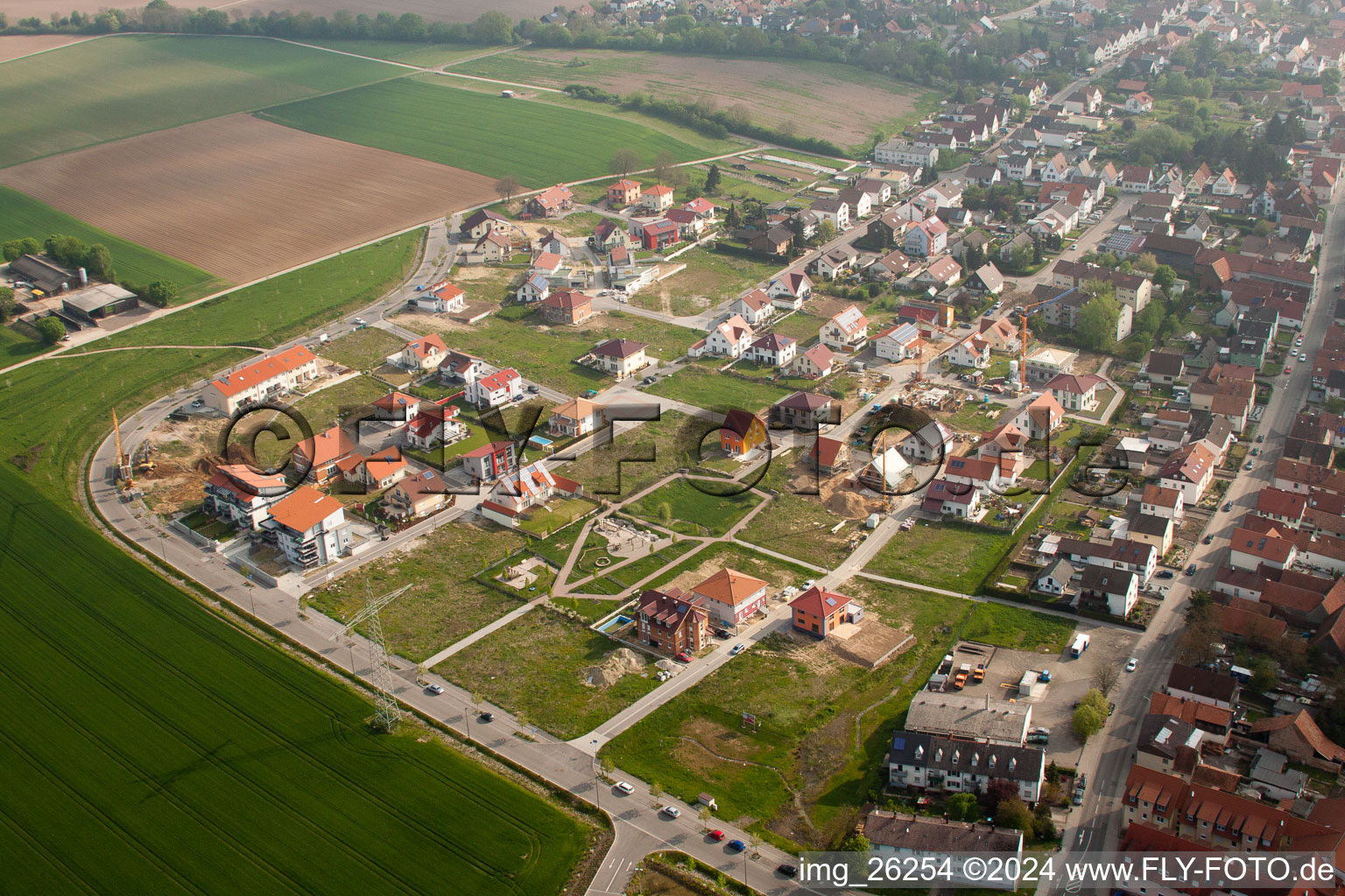 Chemin élevé à Kandel dans le département Rhénanie-Palatinat, Allemagne depuis l'avion