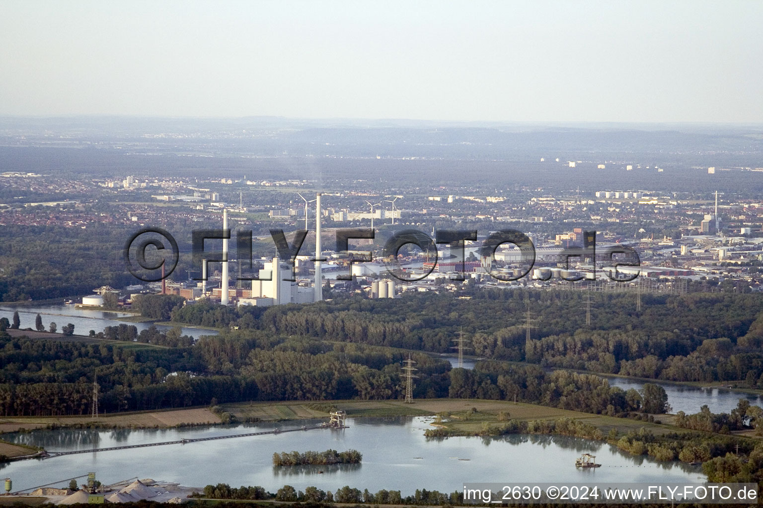 Vue aérienne de Du sud-ouest à le quartier Rheinhafen in Karlsruhe dans le département Bade-Wurtemberg, Allemagne