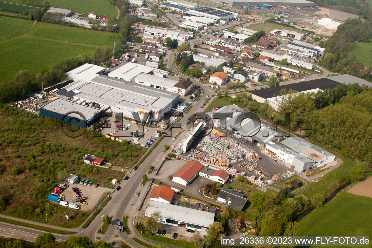 Vue aérienne de Minderlachen, commerce de matériaux de construction UNION à le quartier Minderslachen in Kandel dans le département Rhénanie-Palatinat, Allemagne