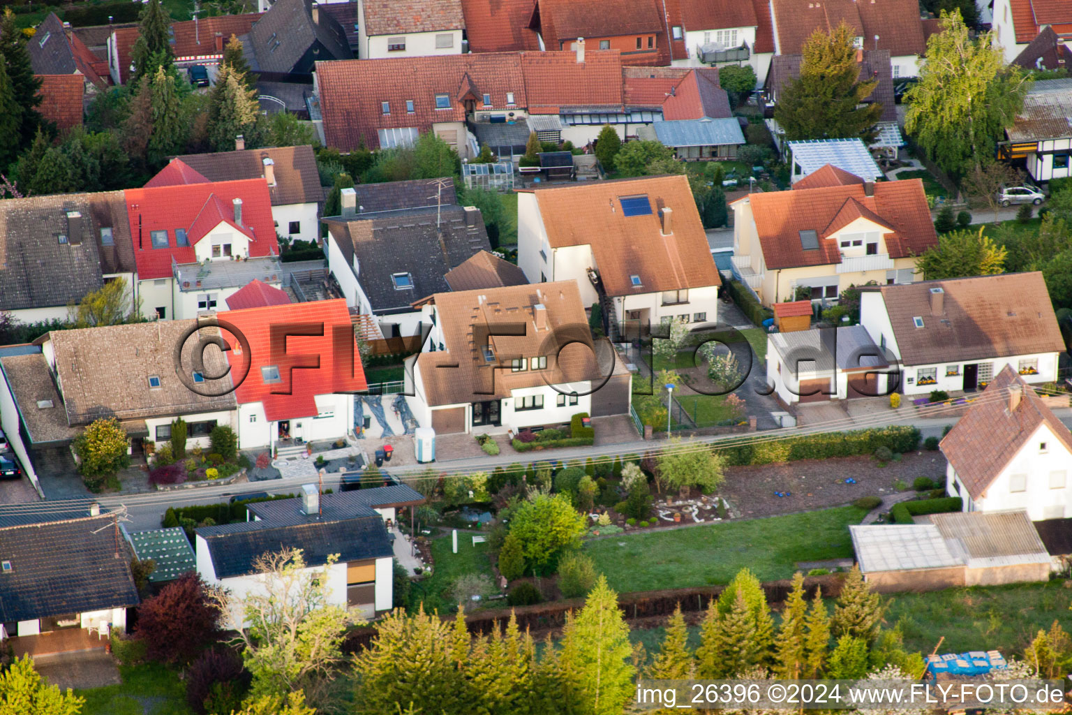 Enregistrement par drone de Quartier Grünwettersbach in Karlsruhe dans le département Bade-Wurtemberg, Allemagne