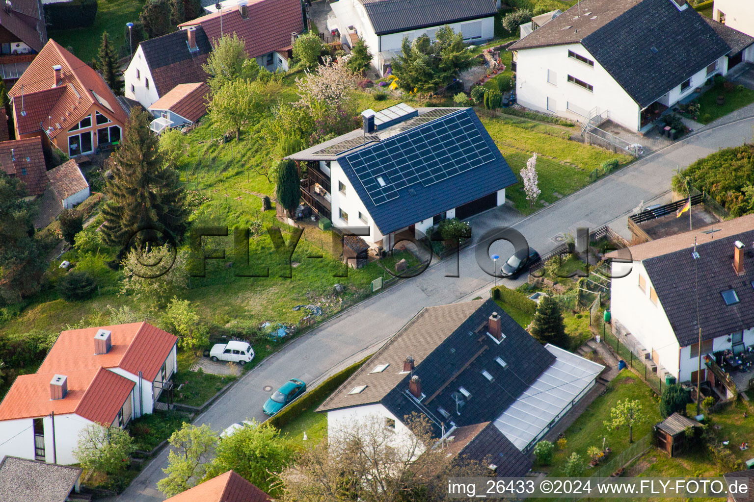 Vue d'oiseau de Quartier Grünwettersbach in Karlsruhe dans le département Bade-Wurtemberg, Allemagne