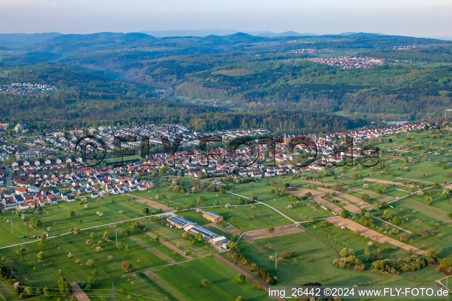 Vue aérienne de Du nord à le quartier Busenbach in Waldbronn dans le département Bade-Wurtemberg, Allemagne