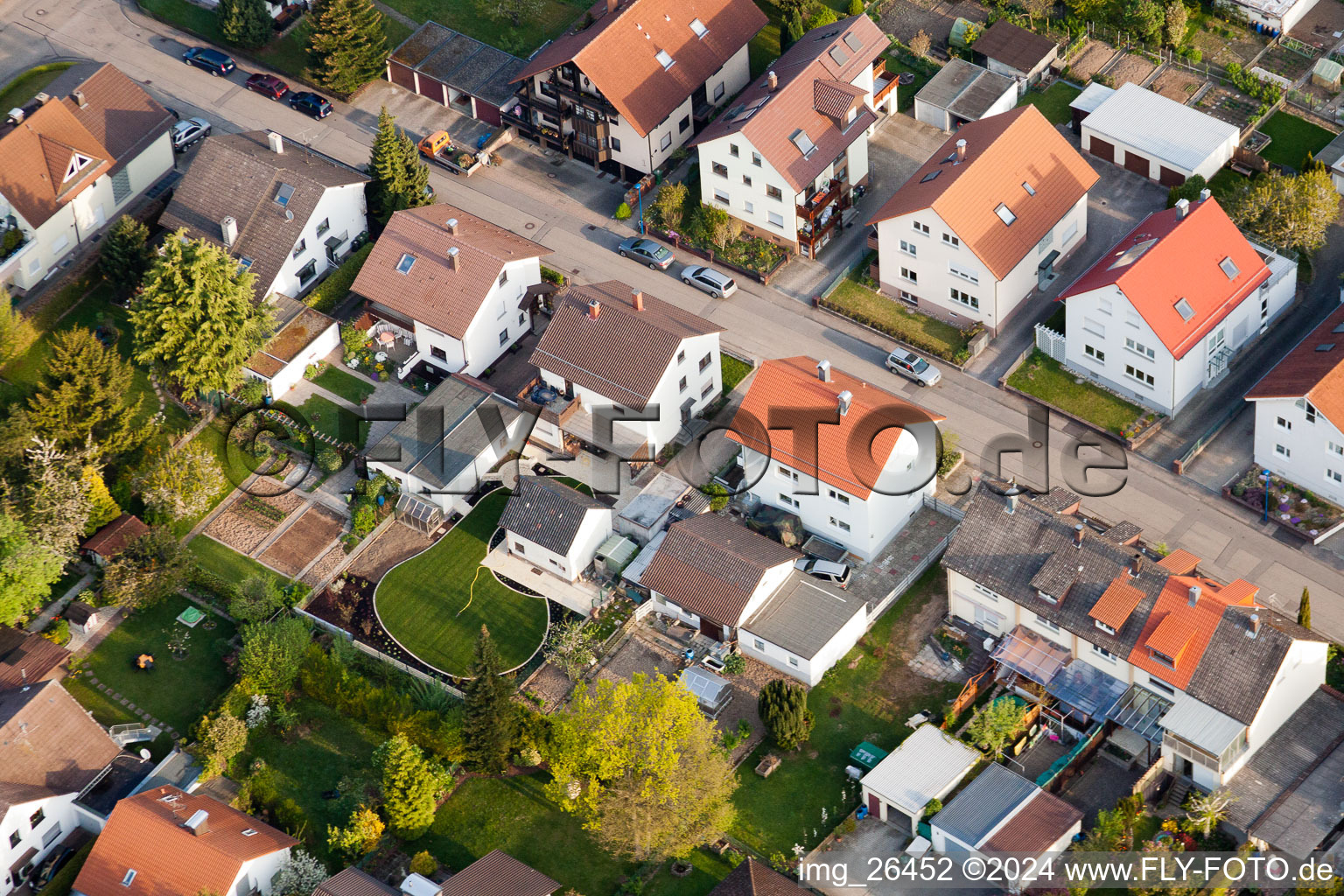 Vue oblique de Jardins familiaux sur Rosenstr à le quartier Reichenbach in Waldbronn dans le département Bade-Wurtemberg, Allemagne