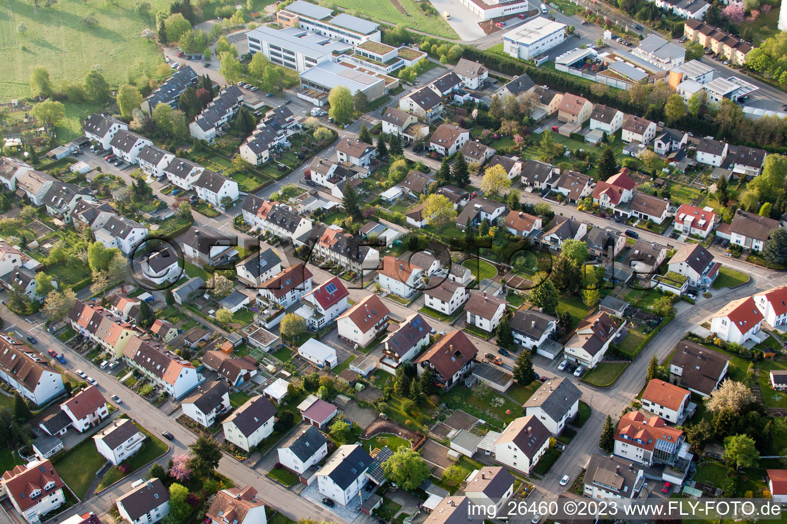 Vue oblique de Tulpenstr à le quartier Reichenbach in Waldbronn dans le département Bade-Wurtemberg, Allemagne
