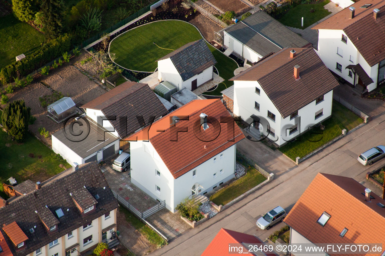 Jardins familiaux sur Rosenstr à le quartier Reichenbach in Waldbronn dans le département Bade-Wurtemberg, Allemagne depuis l'avion