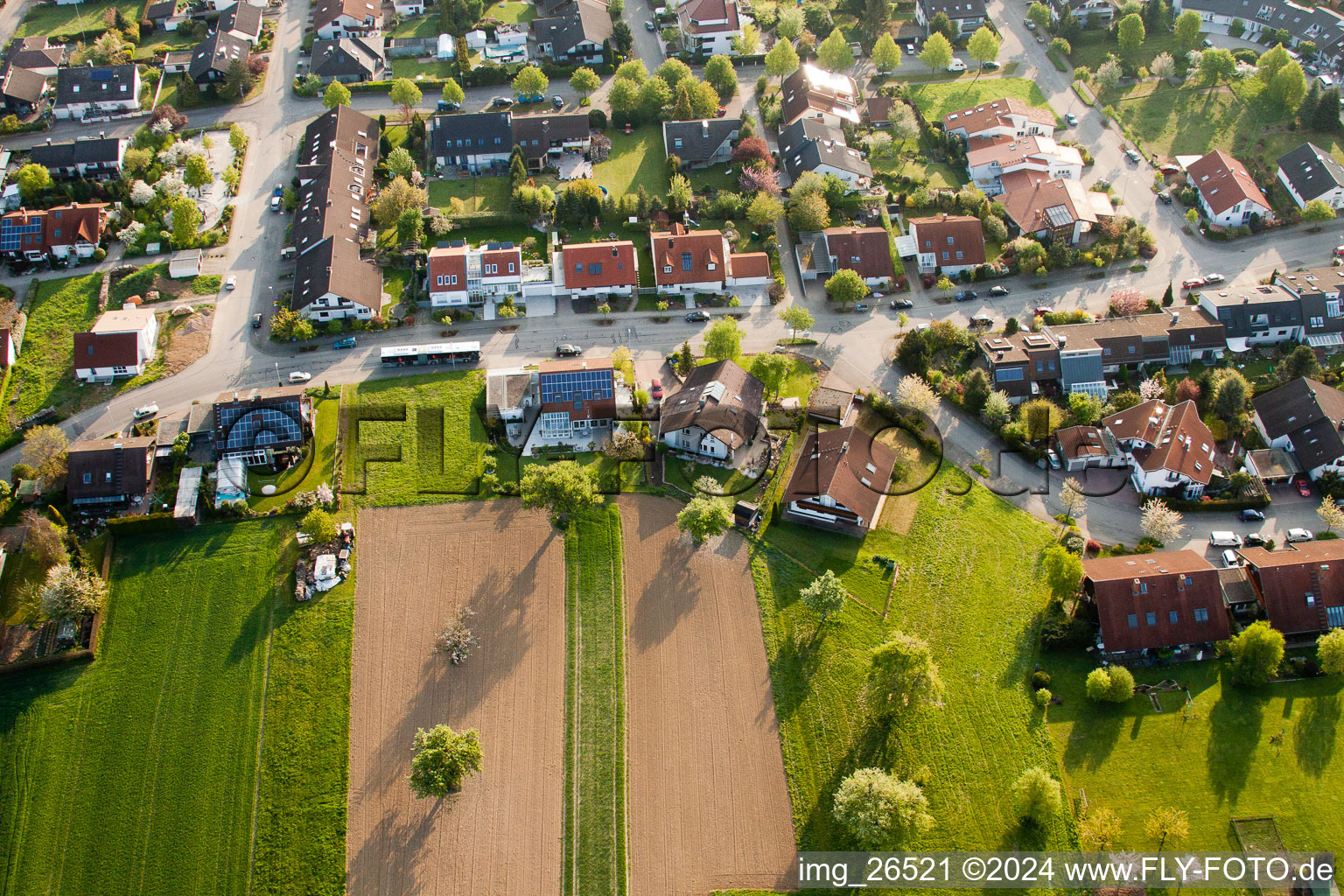 Quartier Stupferich in Karlsruhe dans le département Bade-Wurtemberg, Allemagne du point de vue du drone