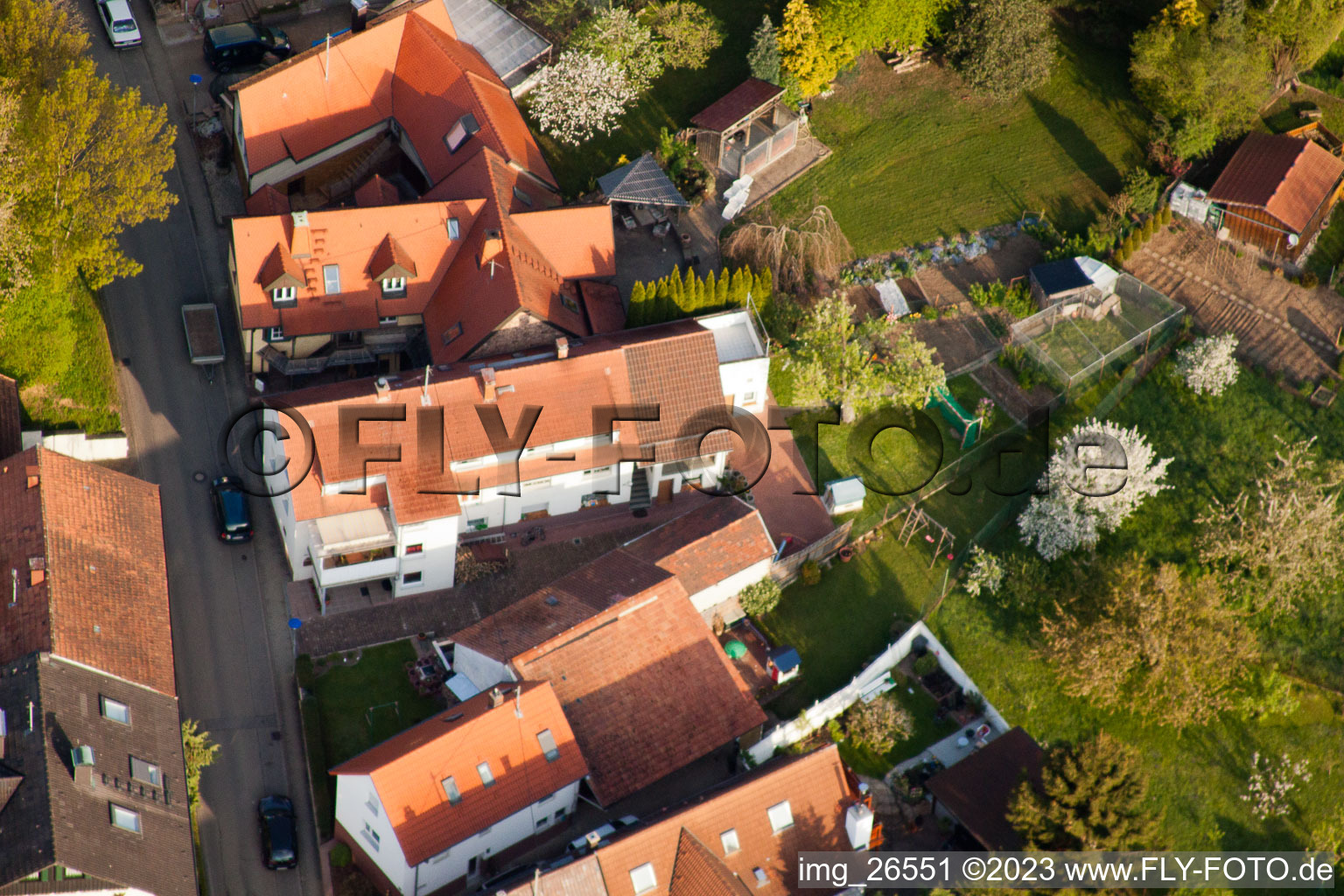 Quartier Stupferich in Karlsruhe dans le département Bade-Wurtemberg, Allemagne du point de vue du drone