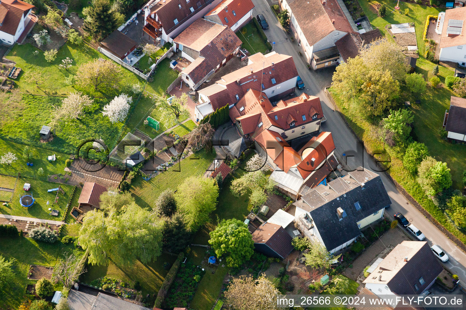 Enregistrement par drone de Quartier Stupferich in Karlsruhe dans le département Bade-Wurtemberg, Allemagne