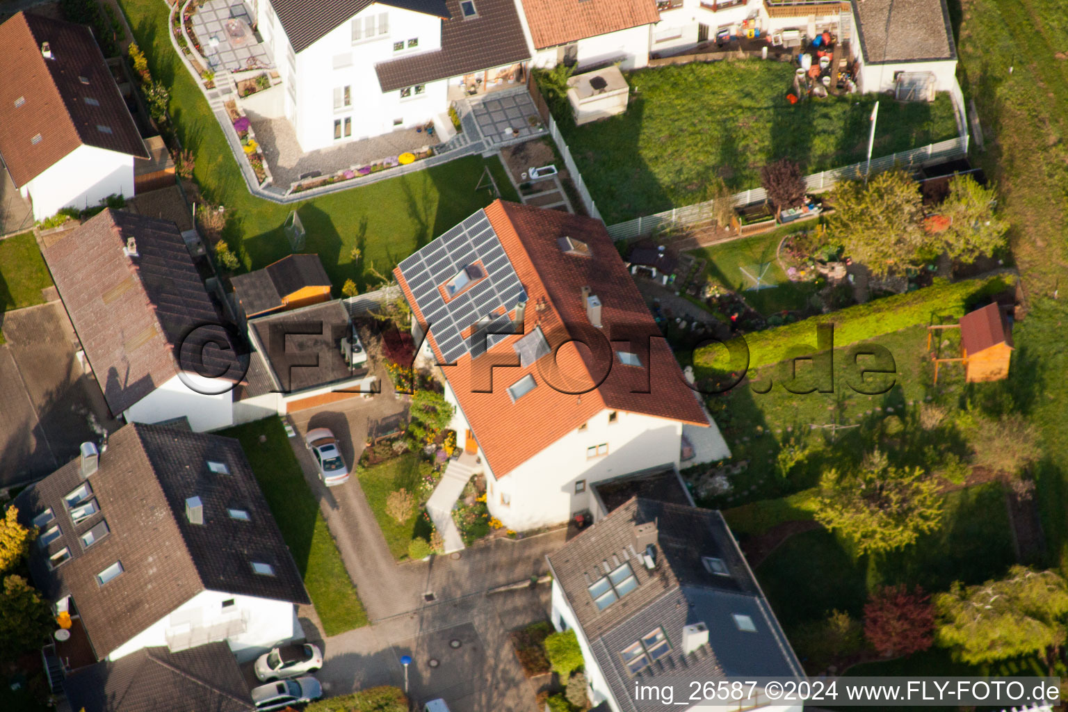 Quartier Stupferich in Karlsruhe dans le département Bade-Wurtemberg, Allemagne du point de vue du drone