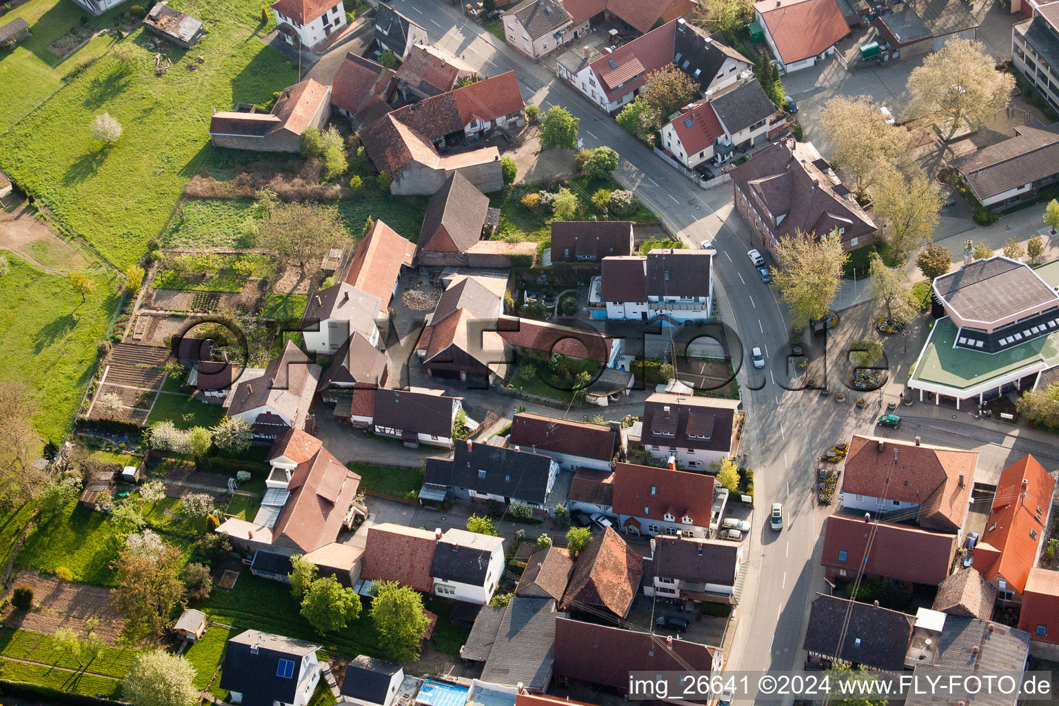 Quartier Stupferich in Karlsruhe dans le département Bade-Wurtemberg, Allemagne du point de vue du drone