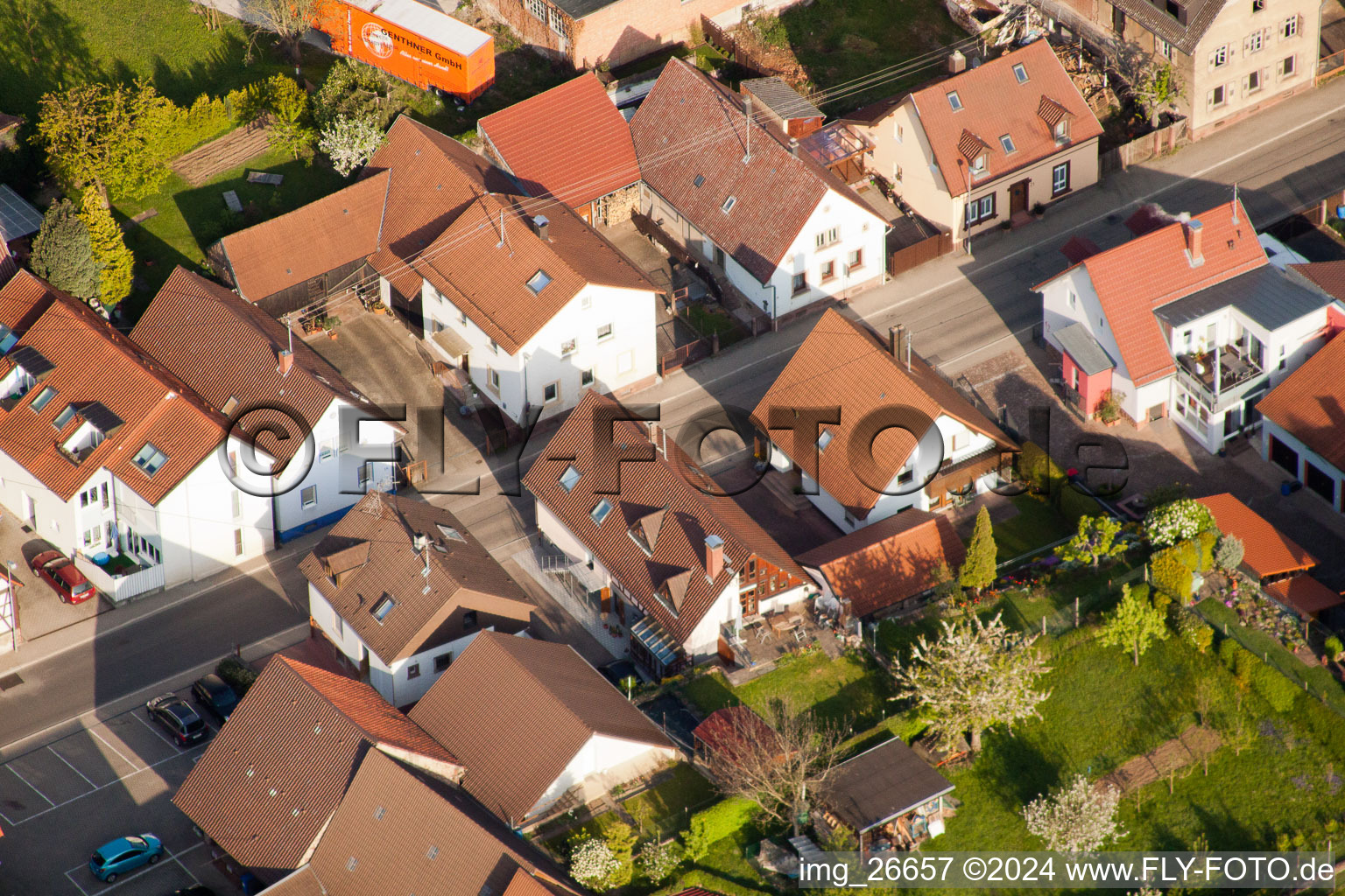 Quartier Stupferich in Karlsruhe dans le département Bade-Wurtemberg, Allemagne du point de vue du drone