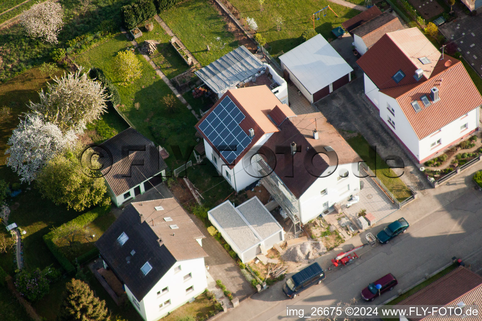 Quartier Stupferich in Karlsruhe dans le département Bade-Wurtemberg, Allemagne du point de vue du drone