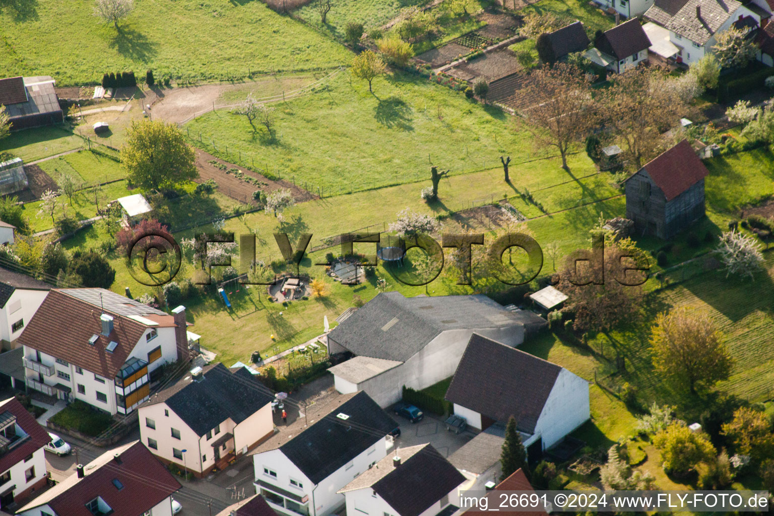 Enregistrement par drone de Quartier Stupferich in Karlsruhe dans le département Bade-Wurtemberg, Allemagne