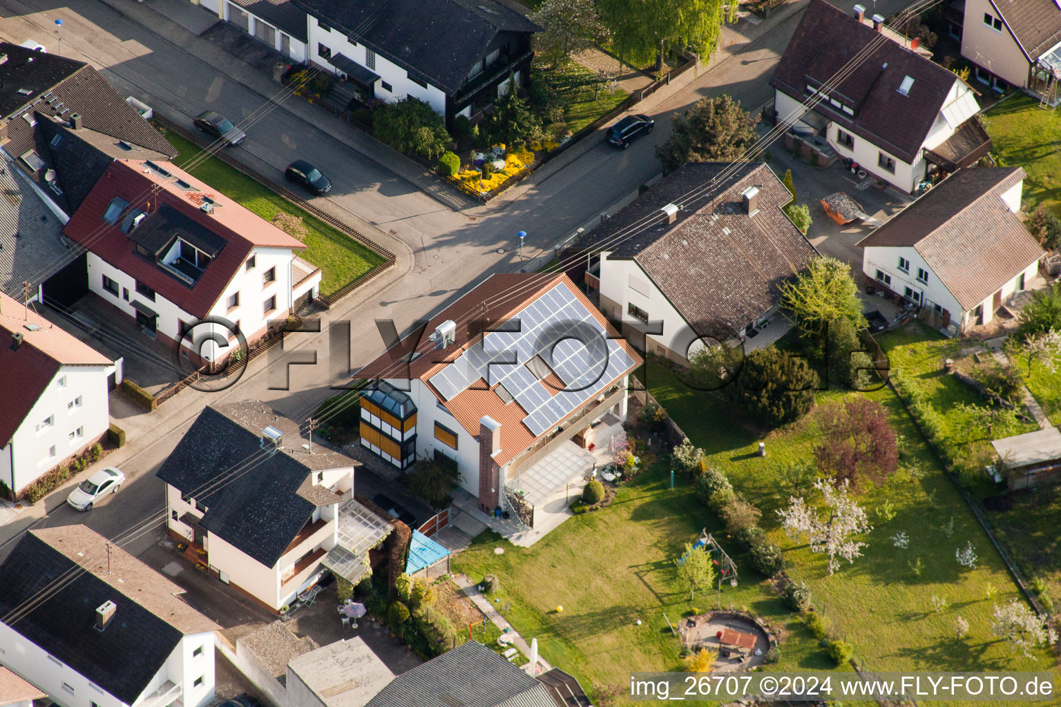 Quartier Stupferich in Karlsruhe dans le département Bade-Wurtemberg, Allemagne du point de vue du drone